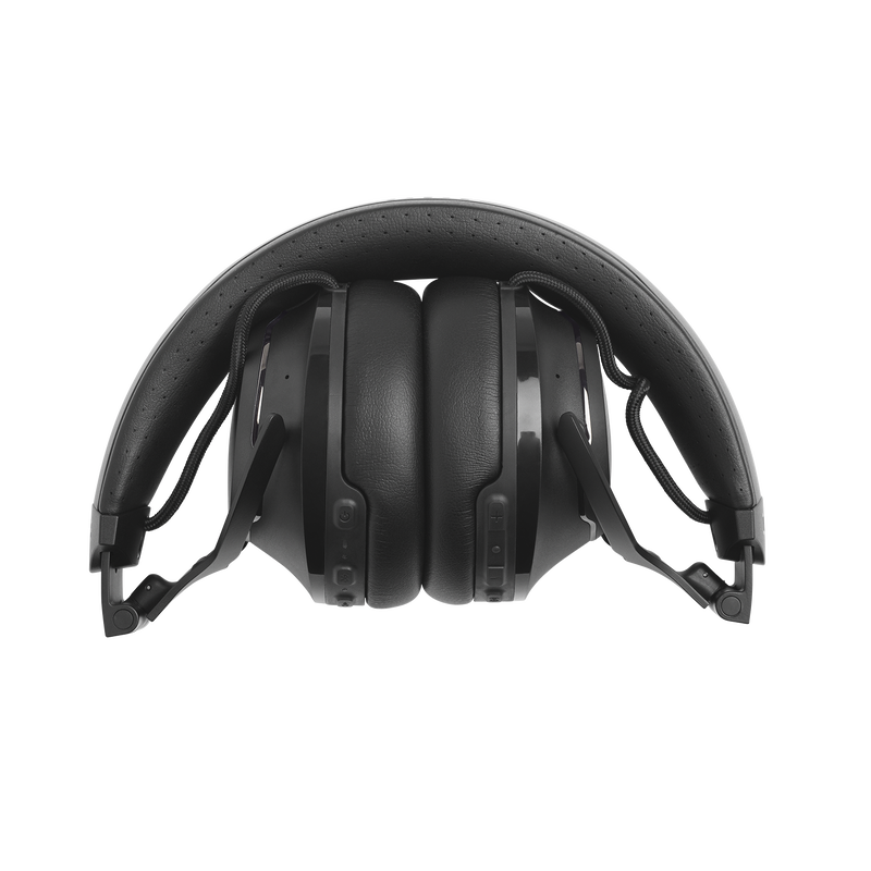 JBL Club 700BT - Black - Wireless on-ear headphones - Detailshot 3 image number null